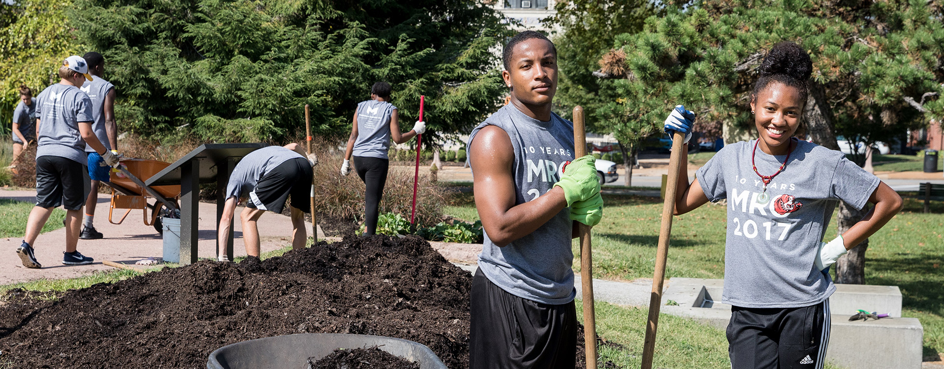 students participating in Maryville Reaches Out (MRO)