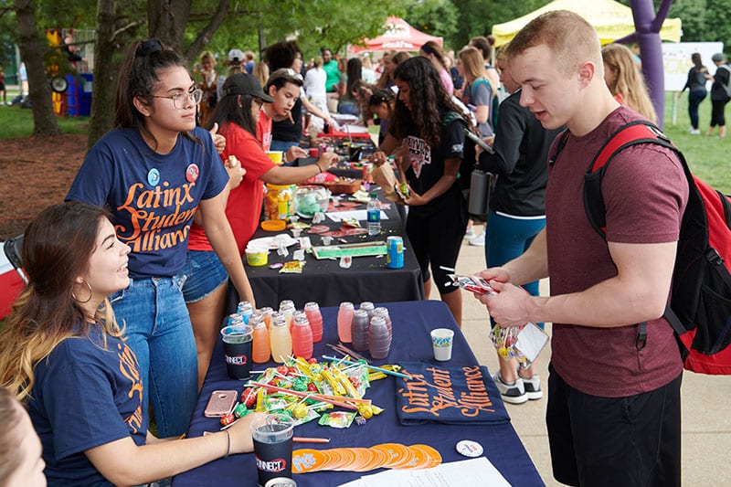 LatinX students at involvement fair