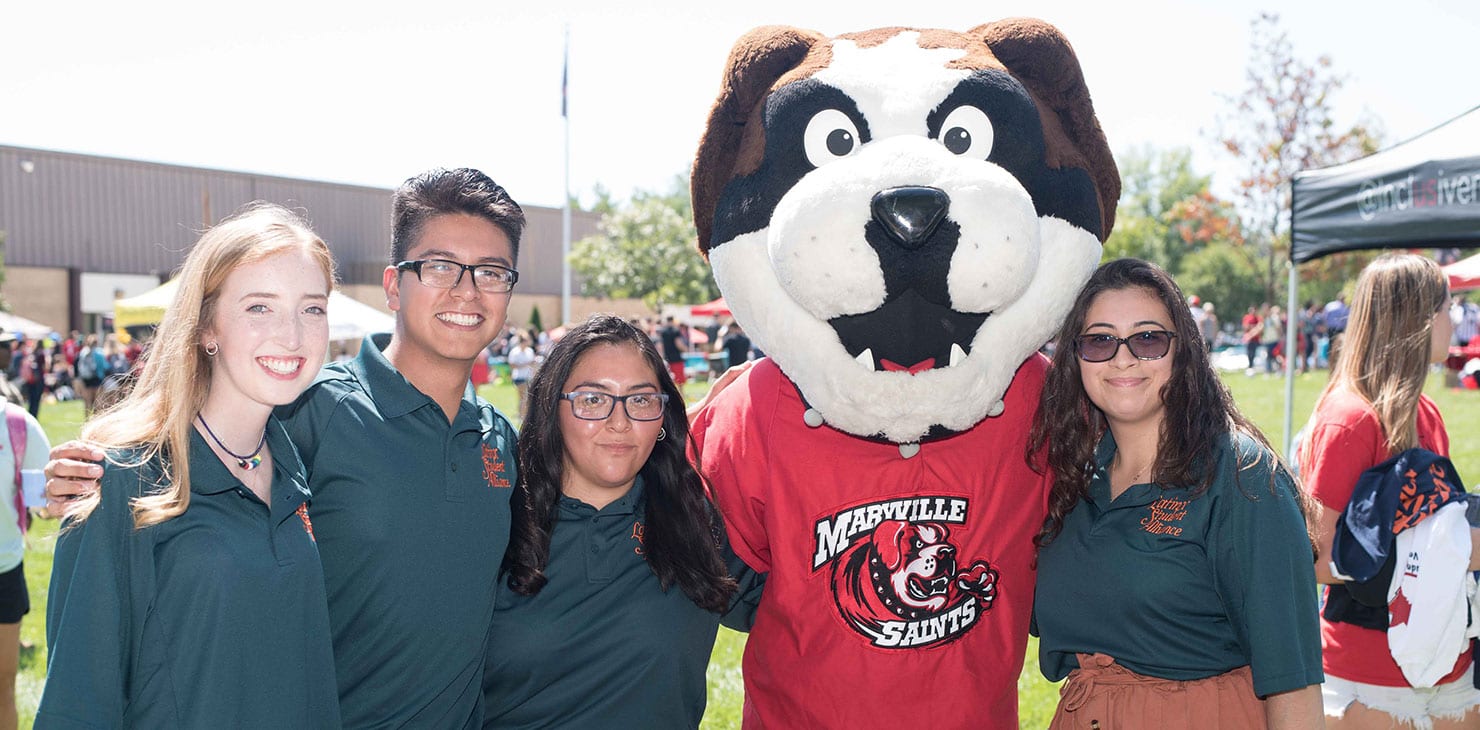 LatinX students hanging out with Maryville's mascot, Louie.